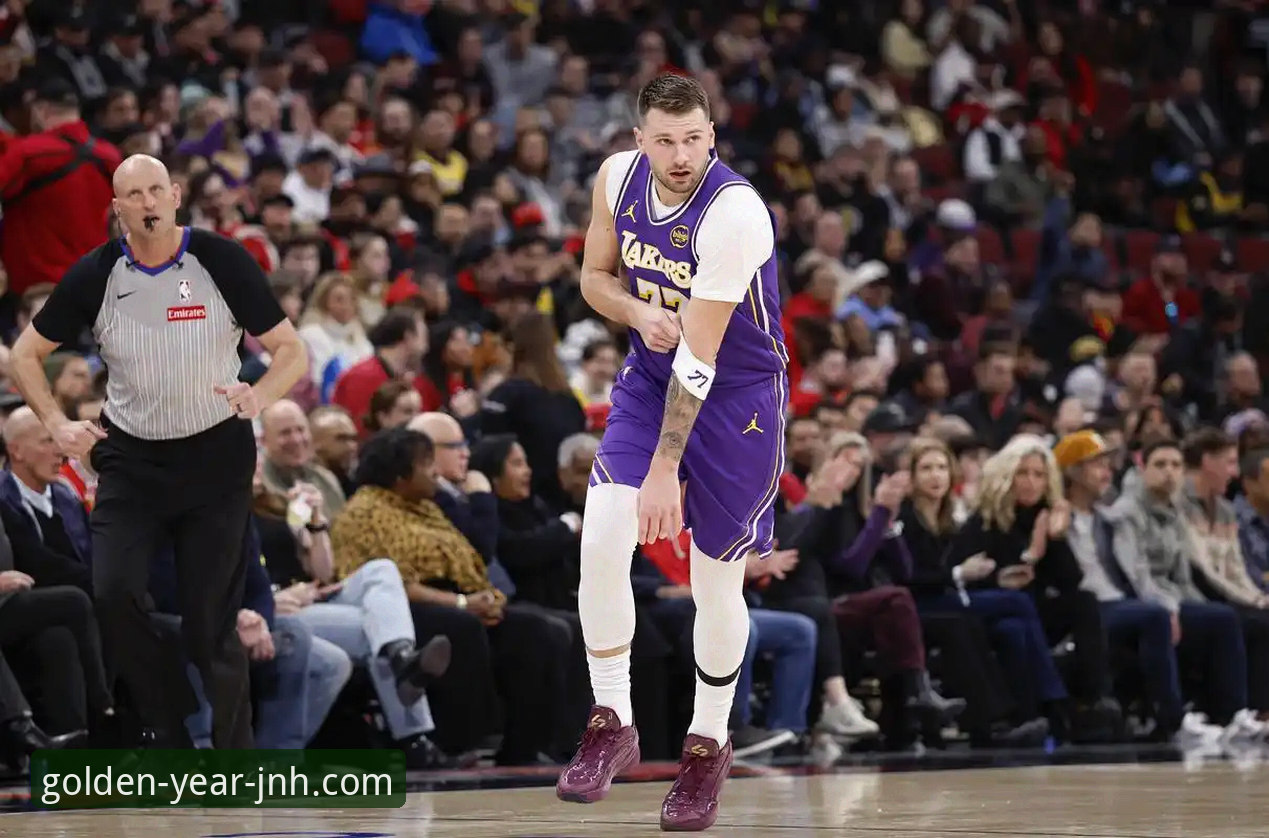 东契奇43分火力全开，湖人客场险胜步行者：一场进攻盛宴的深度解析